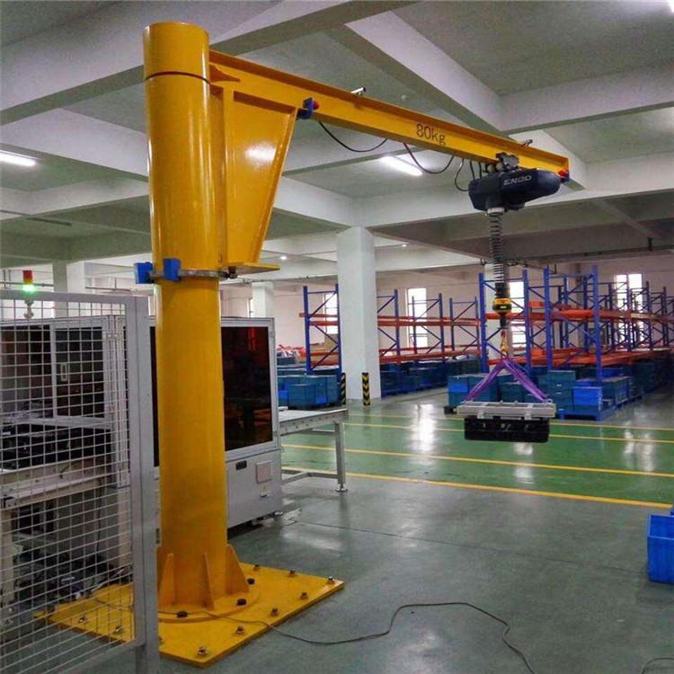 Features of small cantilever crane
