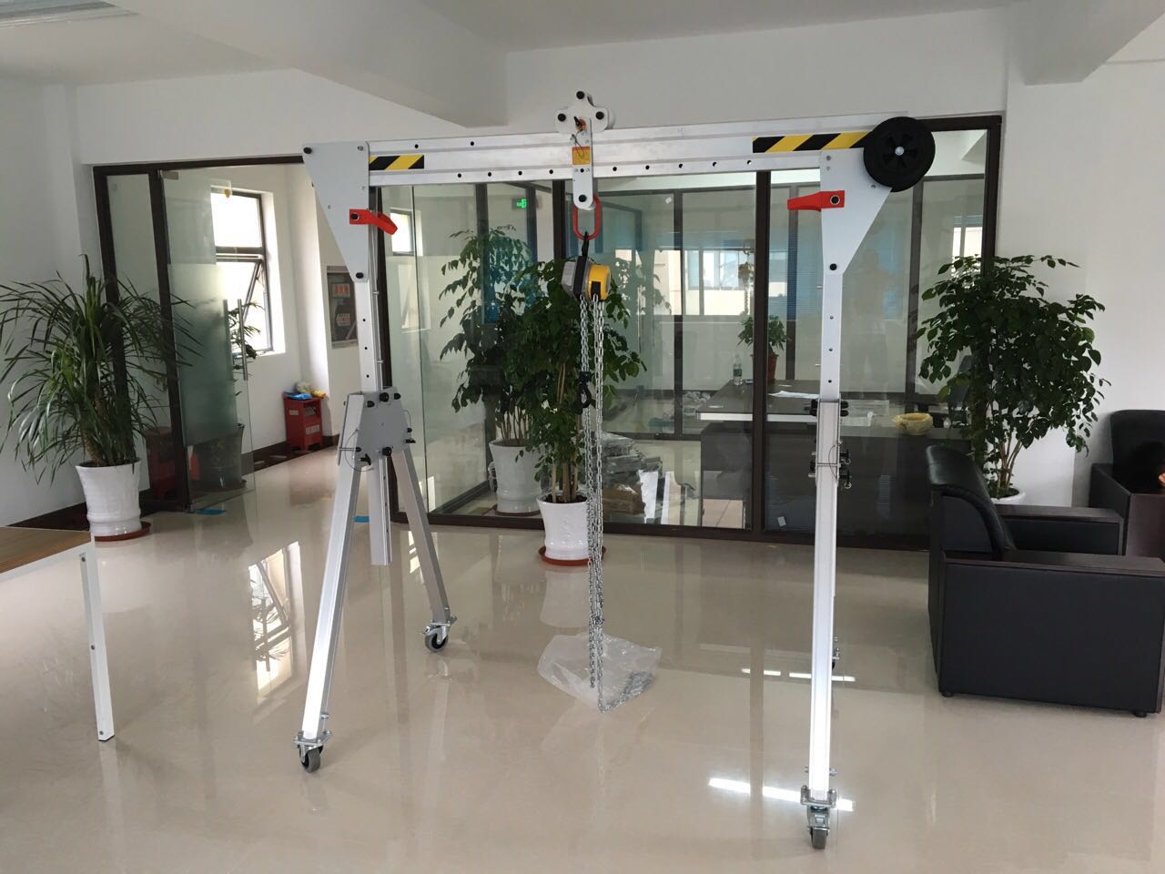 Aluminum portable mobile gantry crane